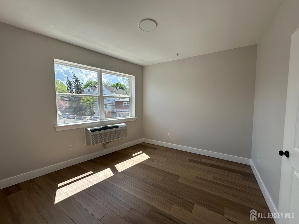 213 French Street - Photo 1
