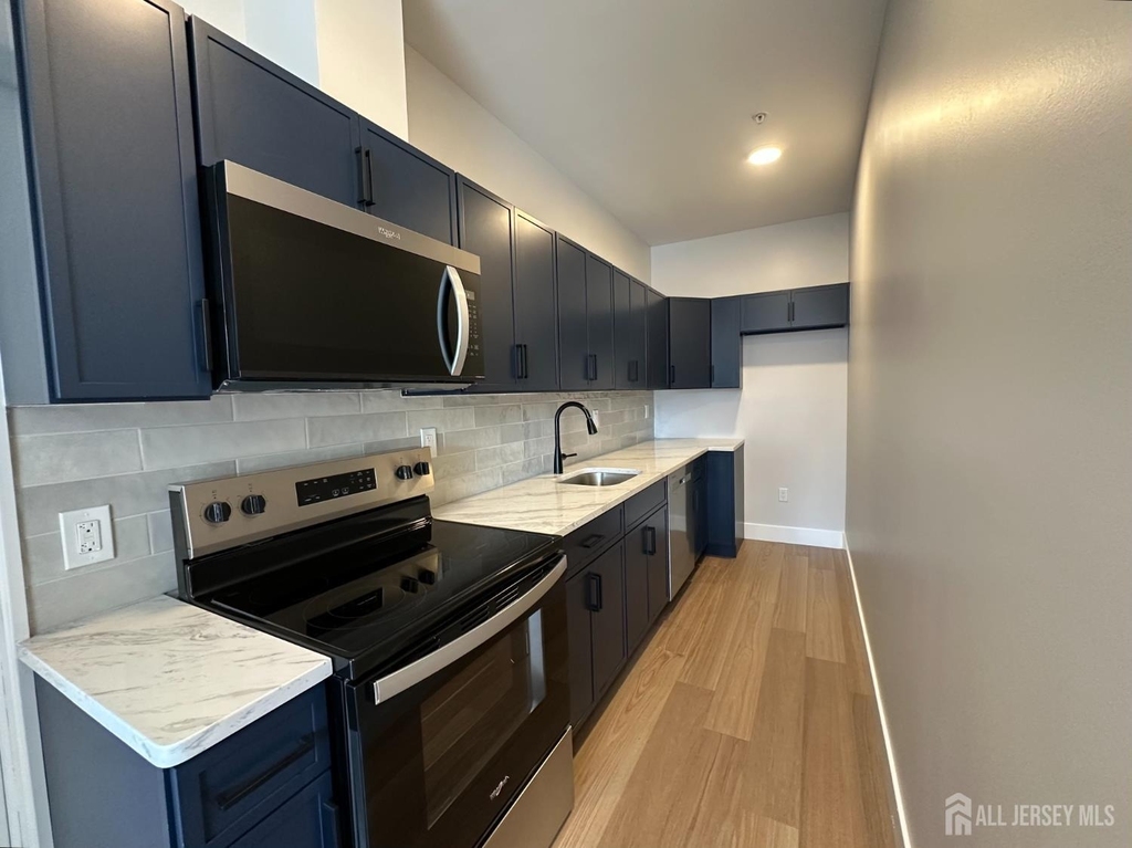 213 French Street - Photo 3