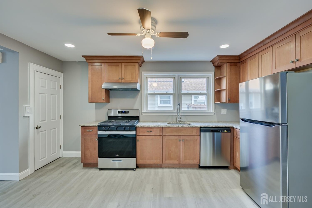 36 2nd Avenue - Photo 13