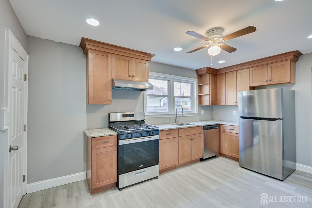 36 2nd Avenue - Photo 11