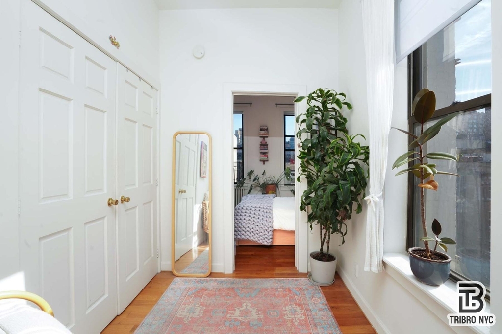 301 W 20th Street - Photo 3