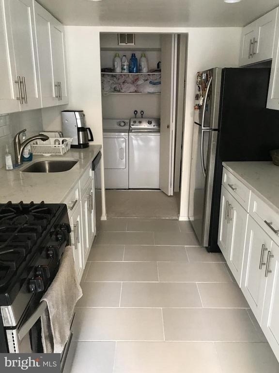 1326 Spruce Street - Photo 4