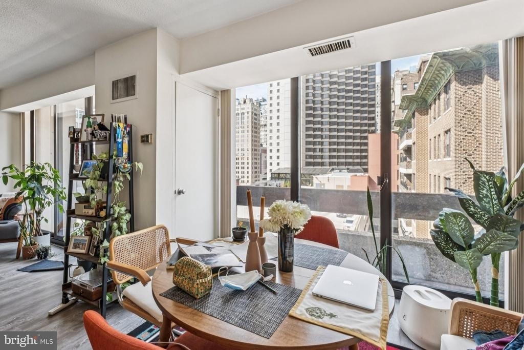 1326 Spruce Street - Photo 3
