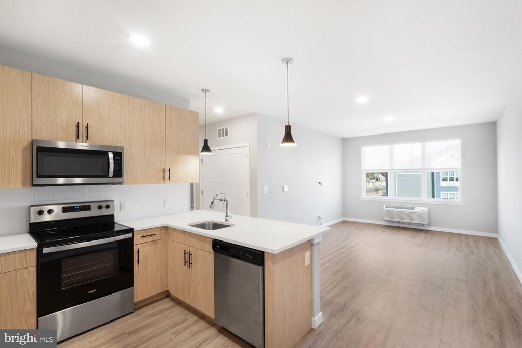 400 E Oak Avenue - Photo 2