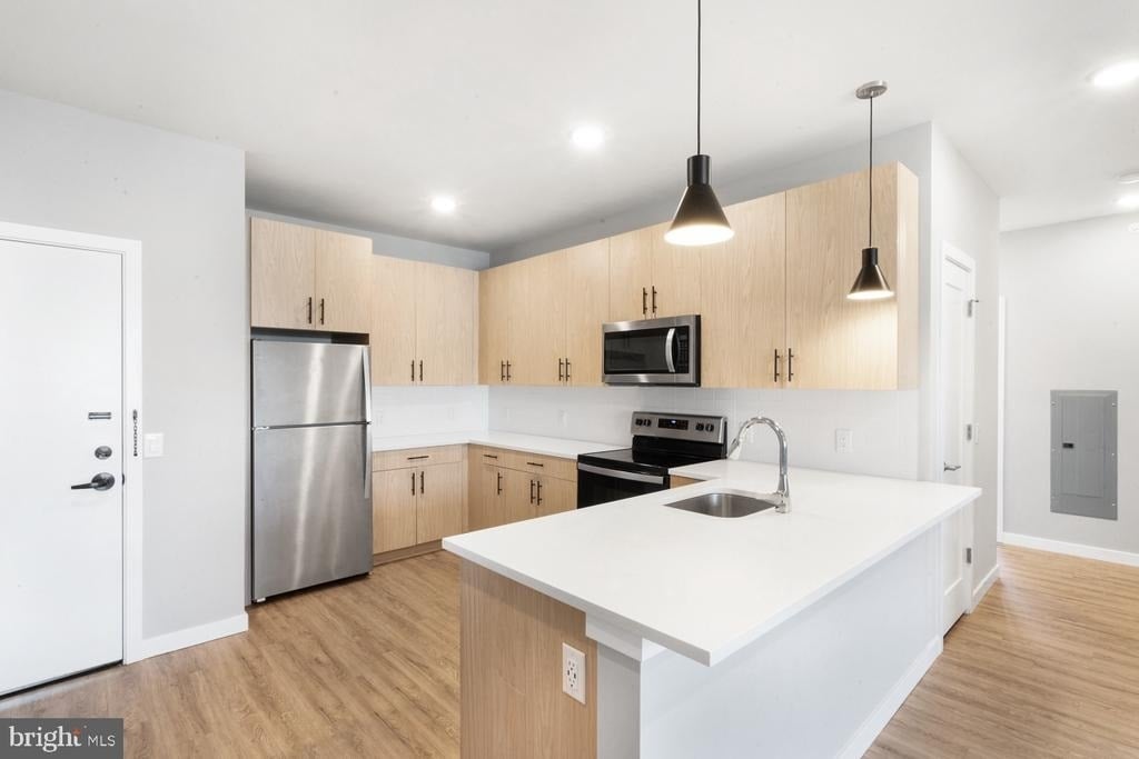 400 E Oak Avenue - Photo 1
