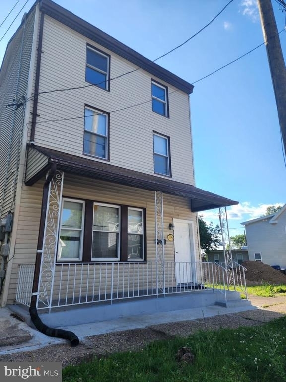 211 Broad Street - Photo 1
