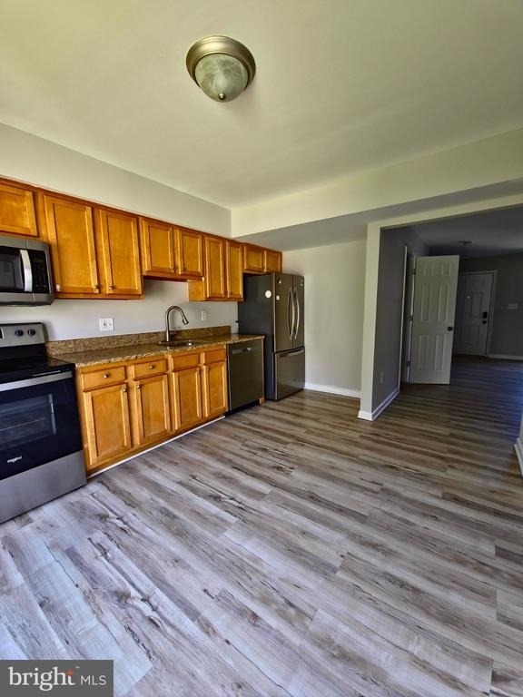 546 Wellington Court - Photo 3