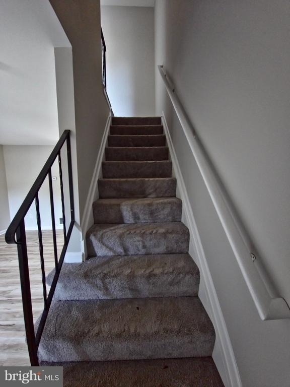 546 Wellington Court - Photo 6