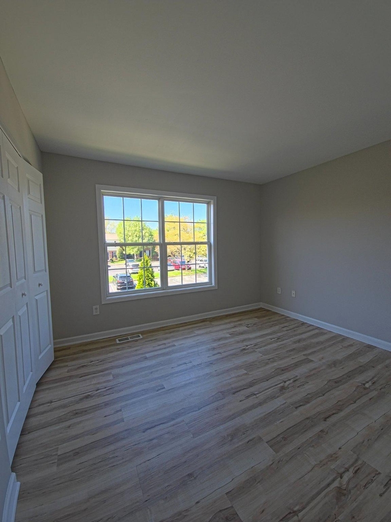 546 Wellington Court - Photo 7
