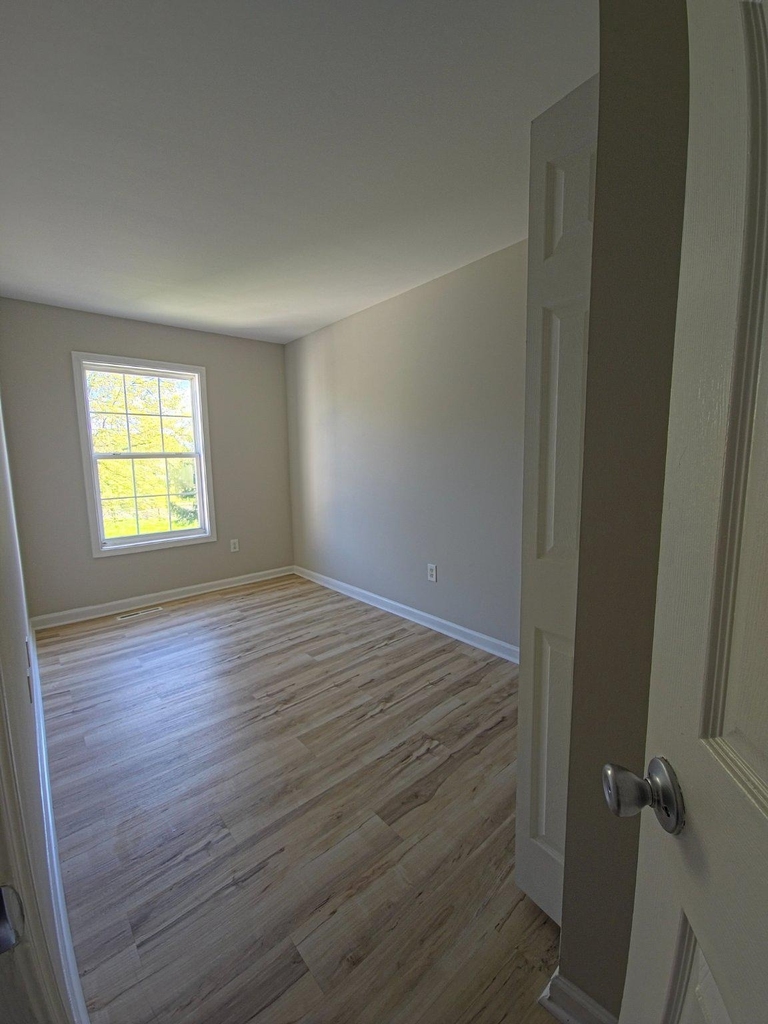 546 Wellington Court - Photo 10