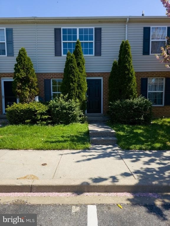 546 Wellington Court - Photo 0