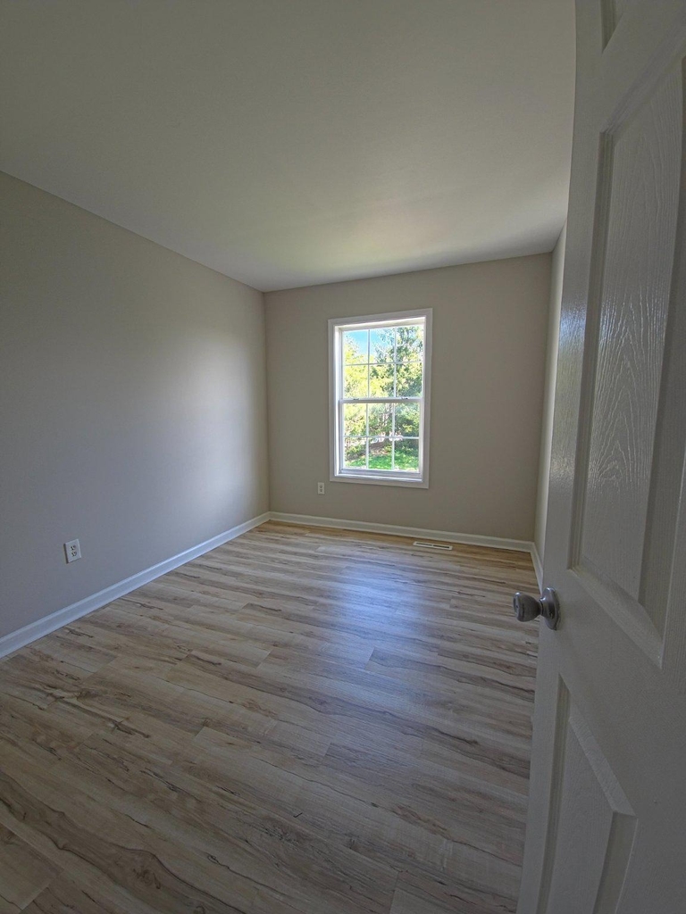 546 Wellington Court - Photo 12
