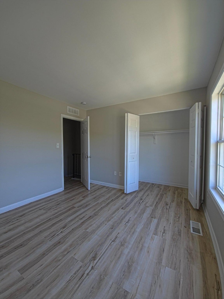 546 Wellington Court - Photo 8