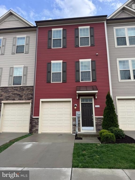 212 Pomegranate Lane - Photo 0