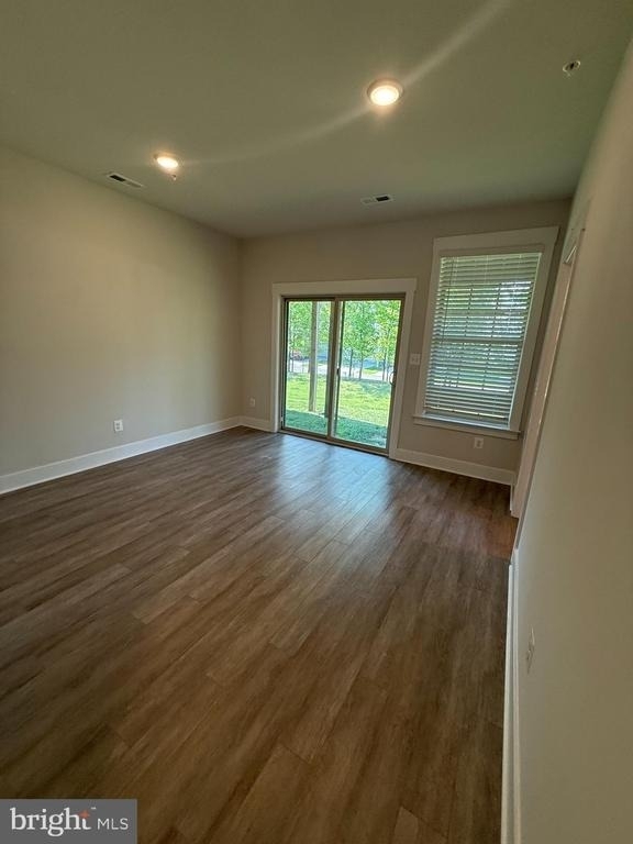 212 Pomegranate Lane - Photo 3