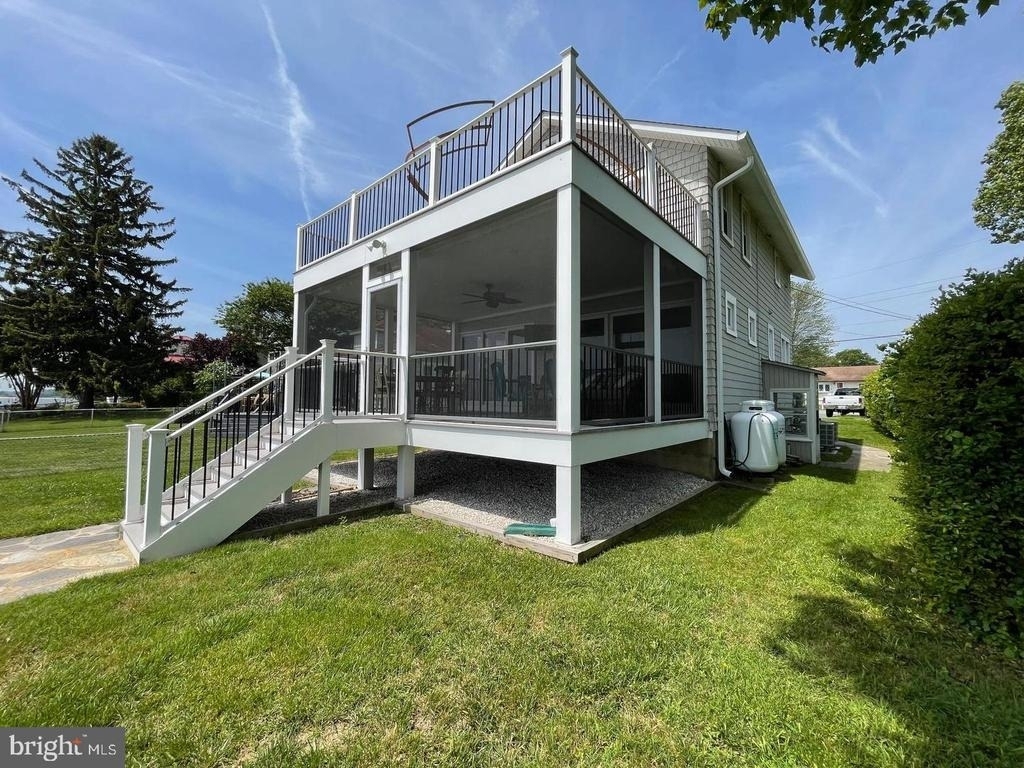2513 Barrison Point Road - Photo 2
