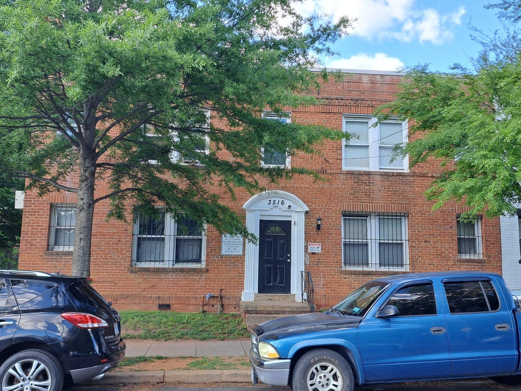 3516 Ely Pl Se - Photo 0
