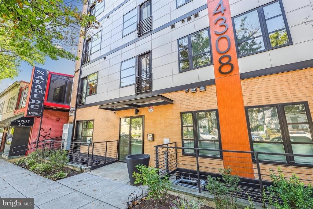 4308 Georgia Avenue Nw - Photo 2