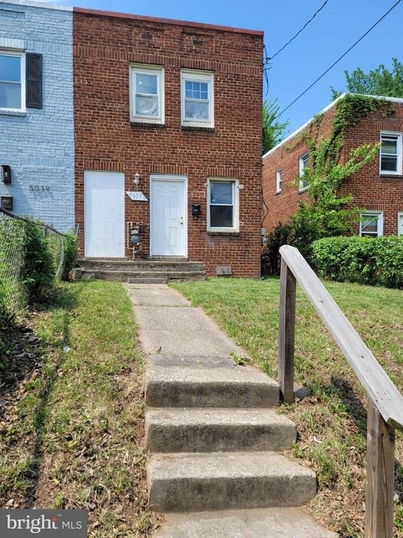5037 Benning Road Se - Photo 1