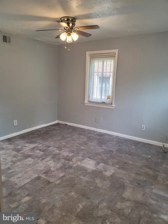 5037 Benning Road Se - Photo 2