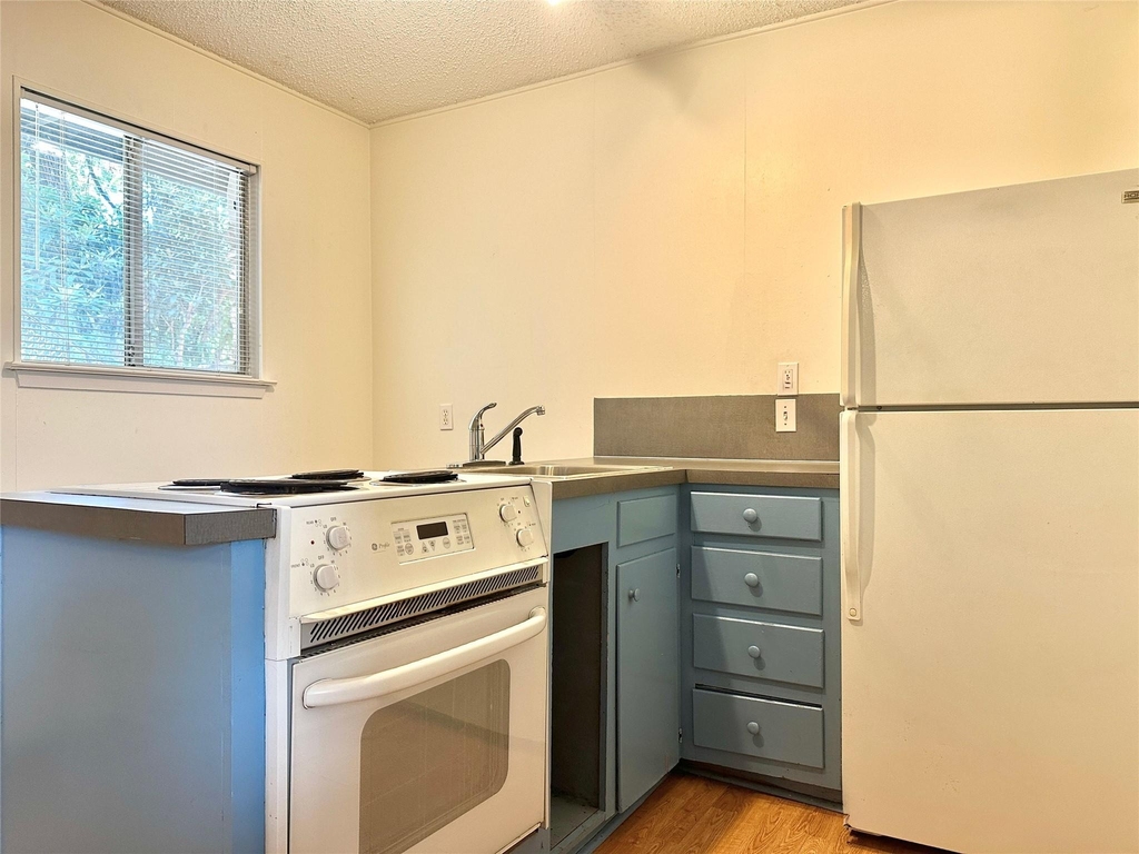 2711 Hemphill Park - Photo 4