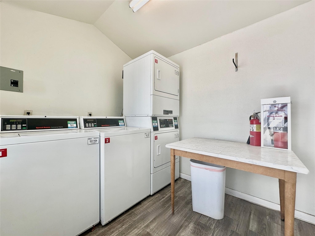 2711 Hemphill Park - Photo 7