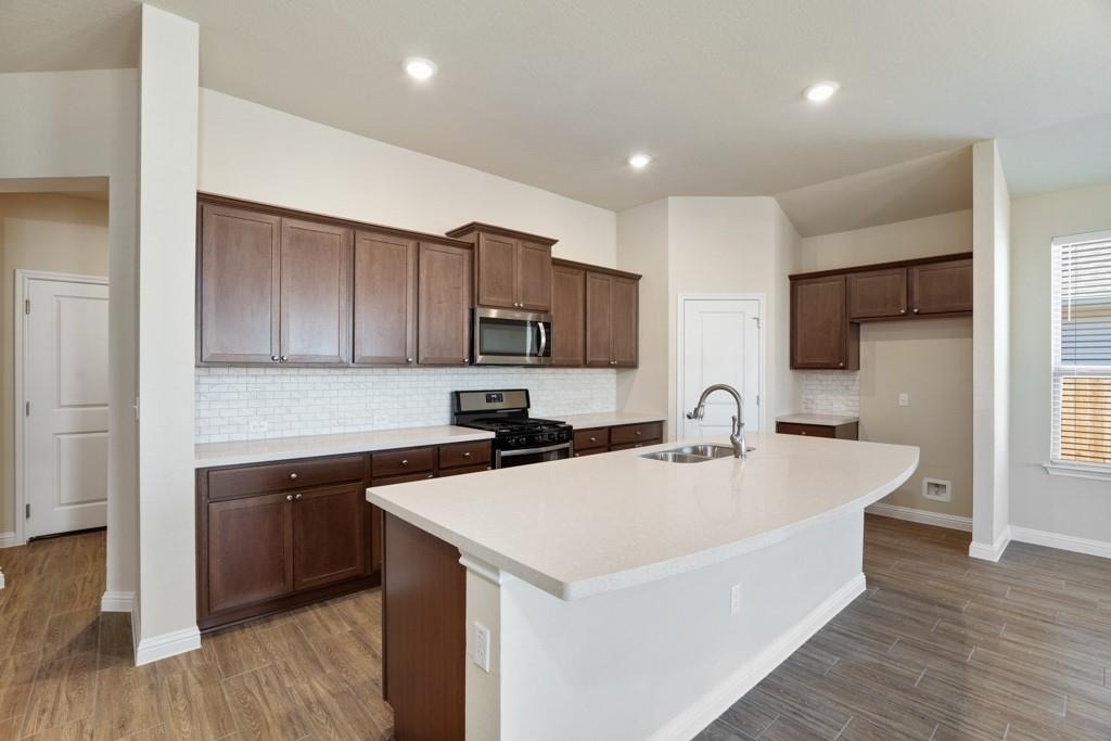 8202 Dampton Ln - Photo 5
