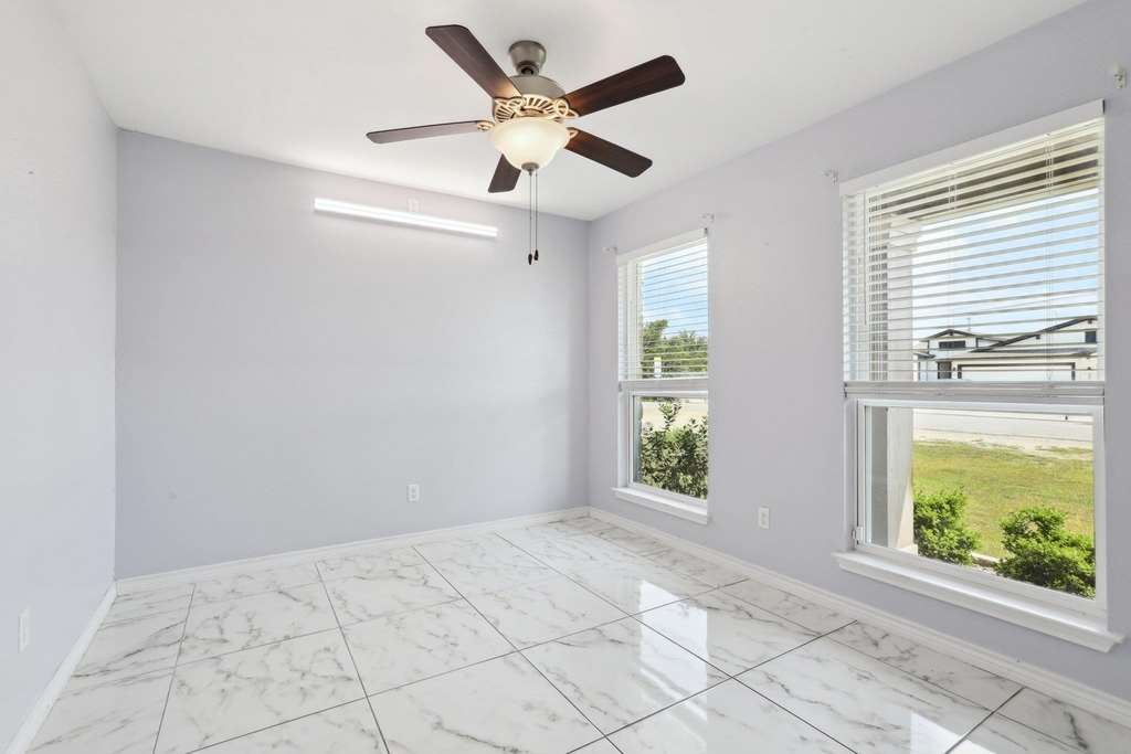 20111 Travis Dr - Photo 15