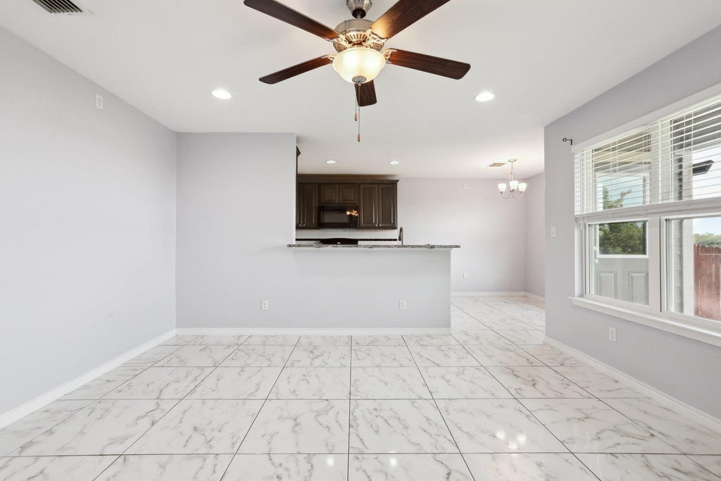 20111 Travis Dr - Photo 6