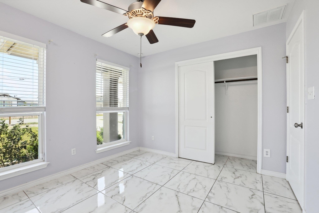 20111 Travis Dr - Photo 14