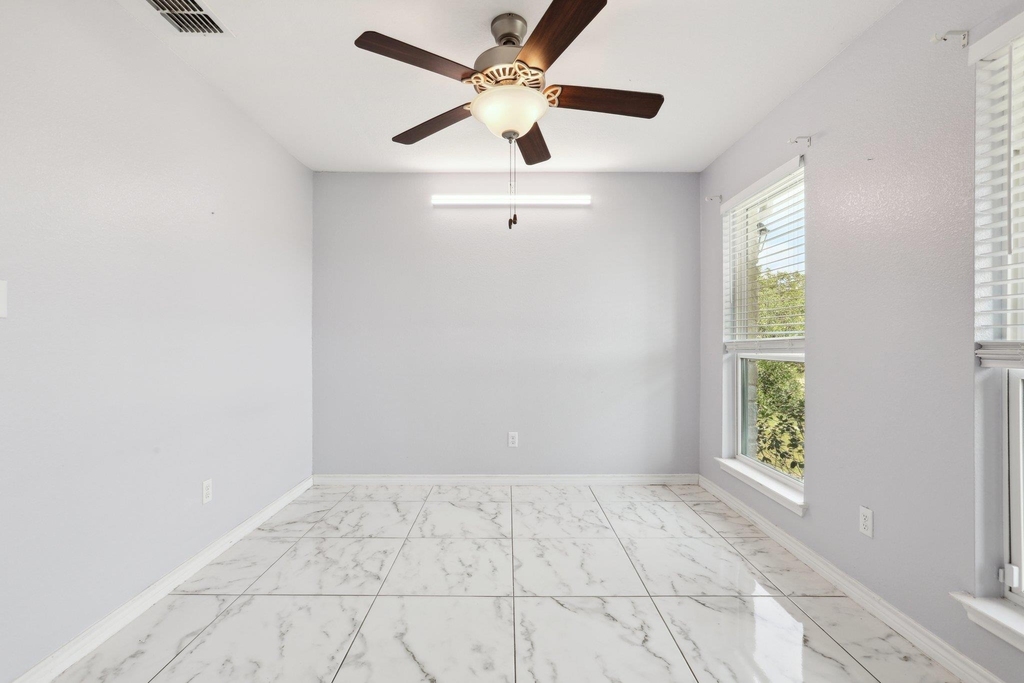20111 Travis Dr - Photo 17