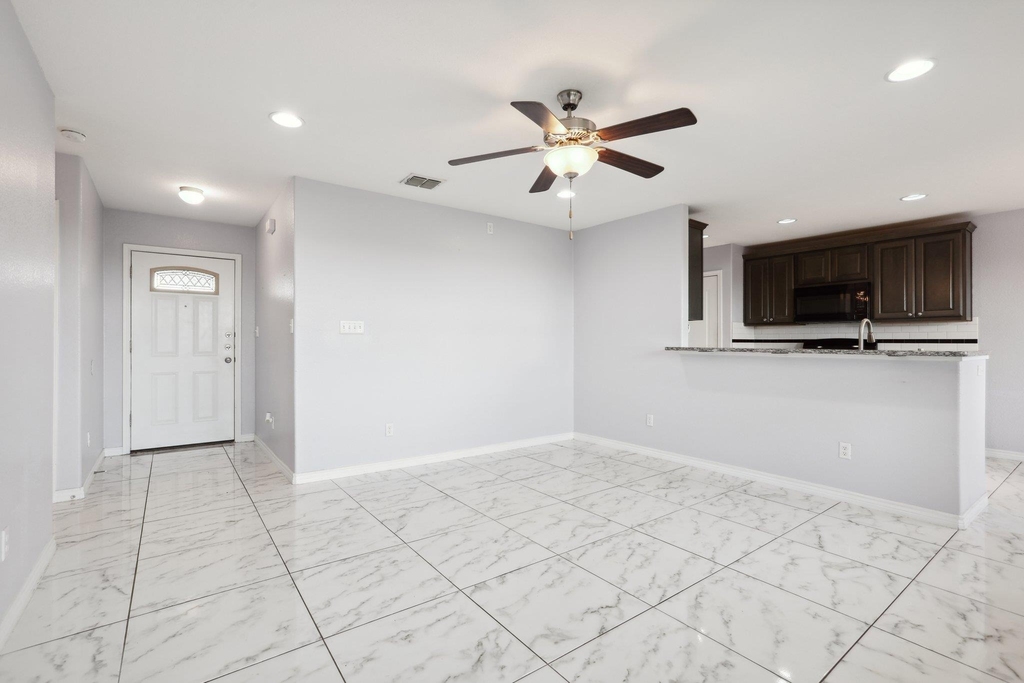 20111 Travis Dr - Photo 7