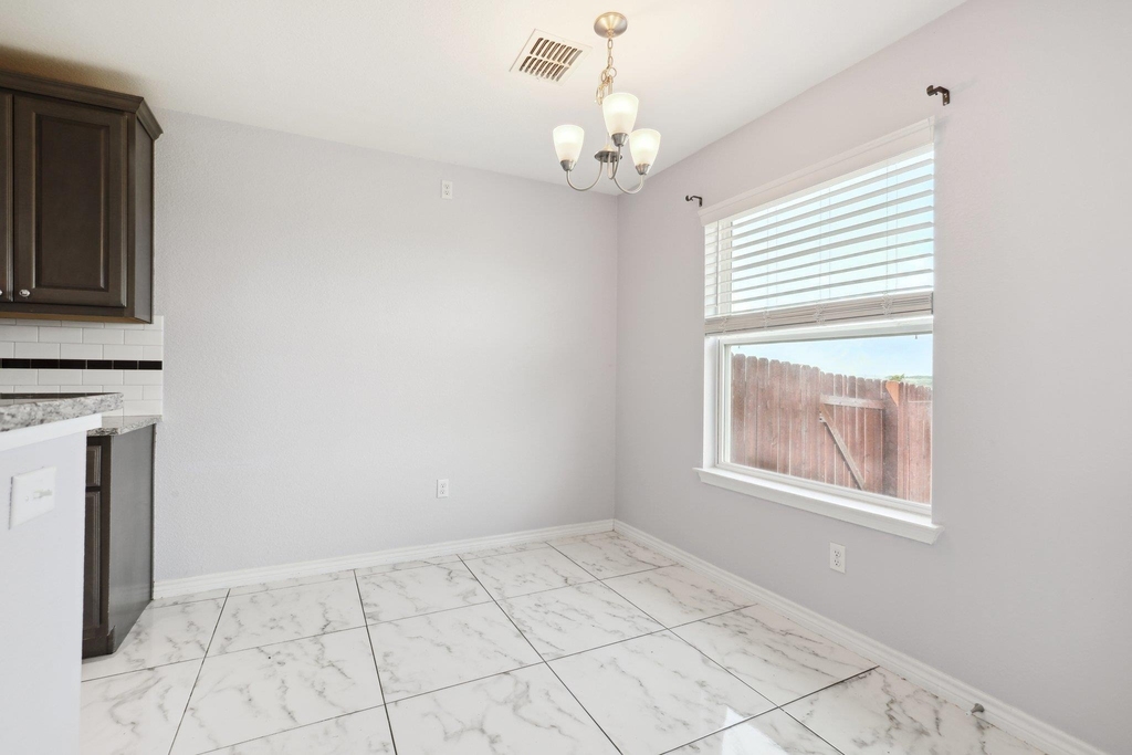 20111 Travis Dr - Photo 11