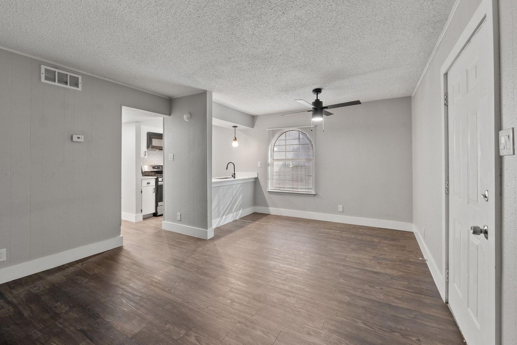 1220 W Anderson Ln - Photo 5