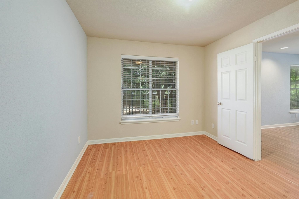 7685 Northcross Dr - Photo 2
