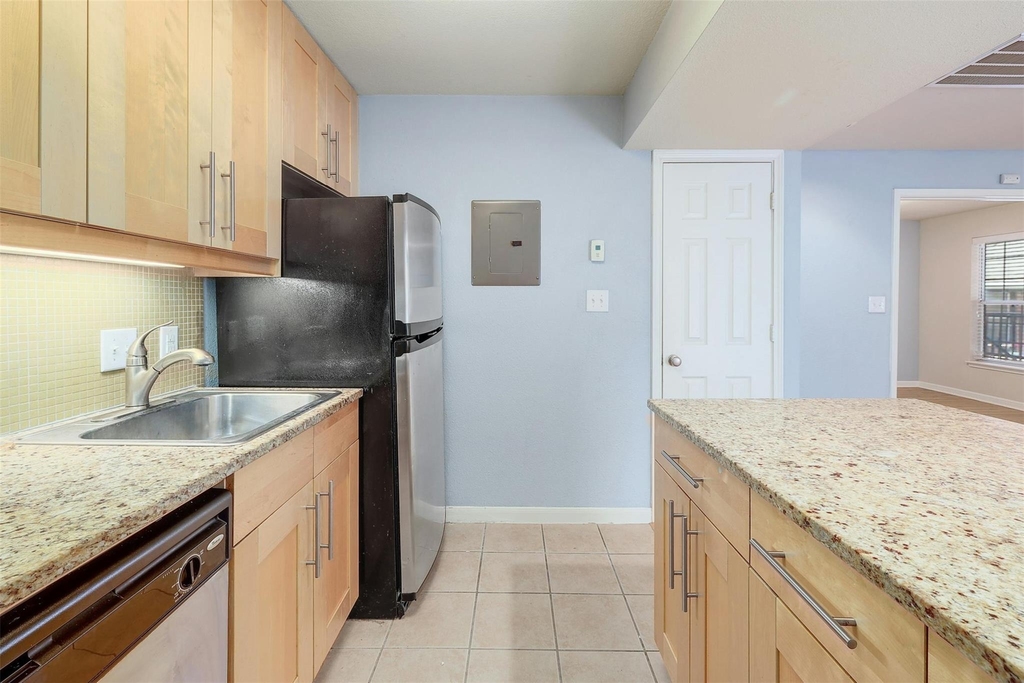 7685 Northcross Dr - Photo 1