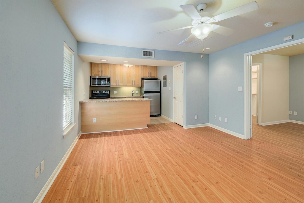 7685 Northcross Dr - Photo 7