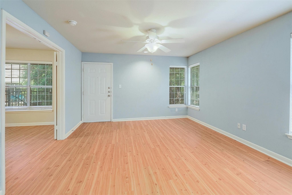 7685 Northcross Dr - Photo 6