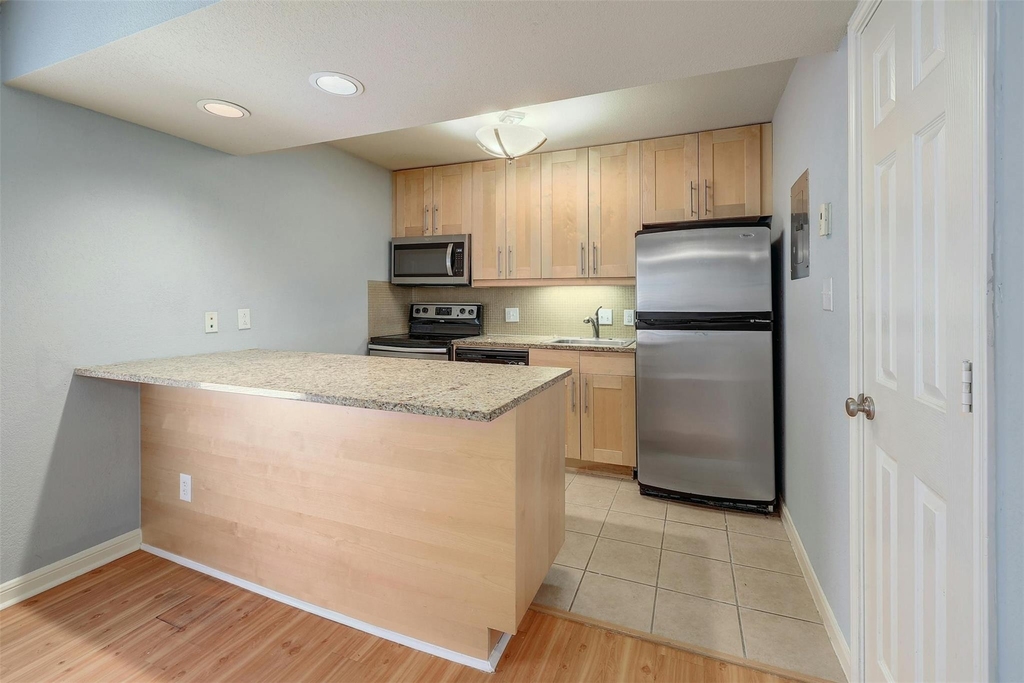 7685 Northcross Dr - Photo 11