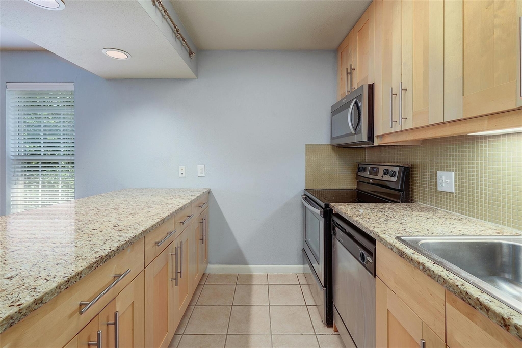 7685 Northcross Dr - Photo 12