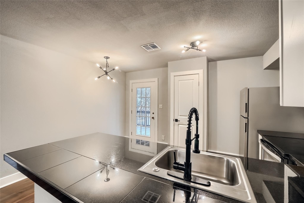 5909 Lago Vista Way D - Photo 4