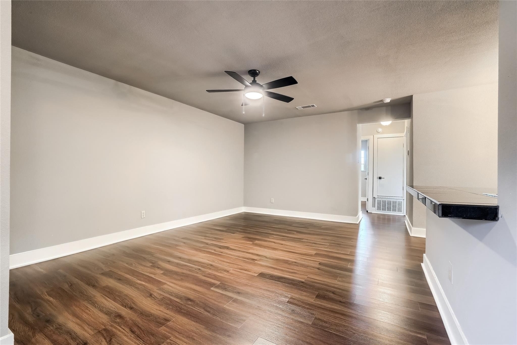 5909 Lago Vista Way D - Photo 11