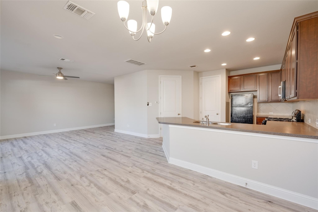 5701 Cougar Dr - Photo 2