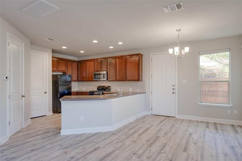 5701 Cougar Dr - Photo 4