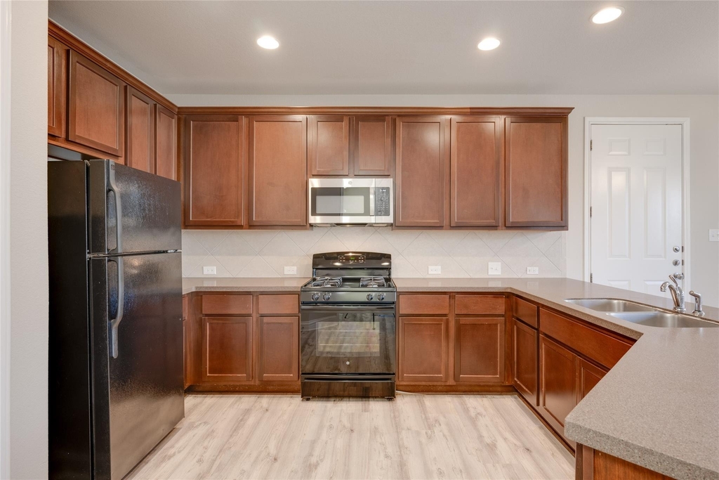 5701 Cougar Dr - Photo 5