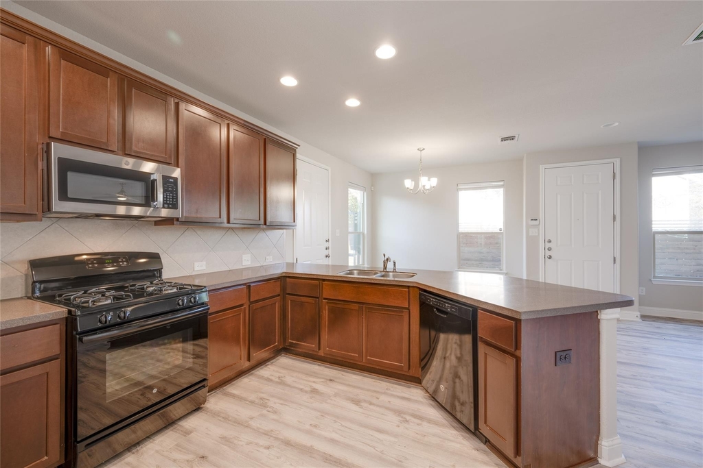5701 Cougar Dr - Photo 6