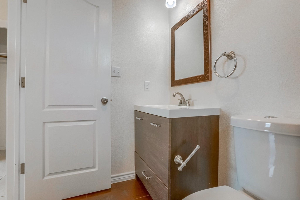 20111 Travis Dr - Photo 14