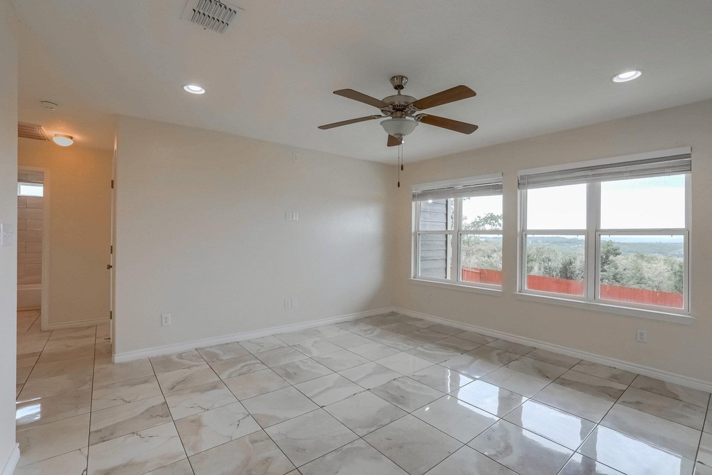 20111 Travis Dr - Photo 3