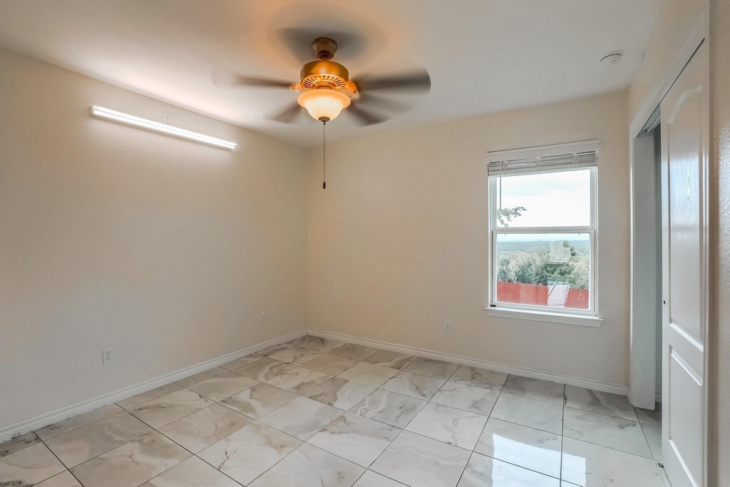 20111 Travis Dr - Photo 10