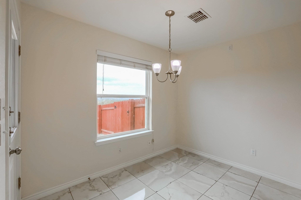 20111 Travis Dr - Photo 7